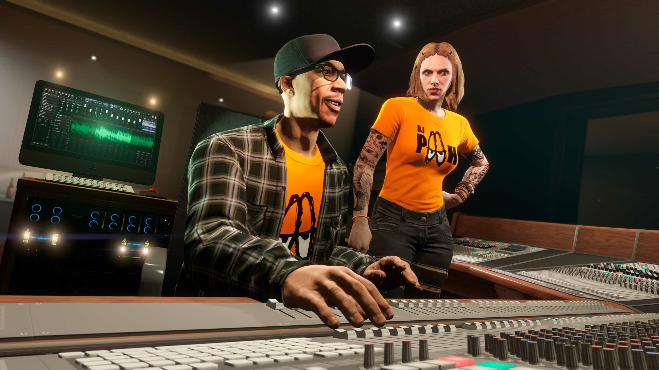 Imagem do DJ Pooh e um personagem no GTA Online usando a camiseta DJ Pooh laranja