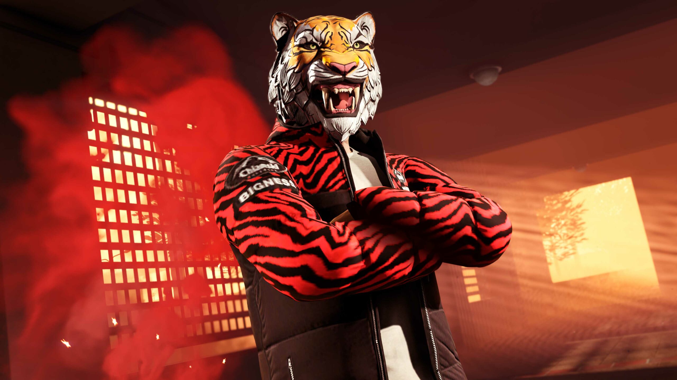 Imagem de um personagem no GTA Online usando a máscara Tigre pintado