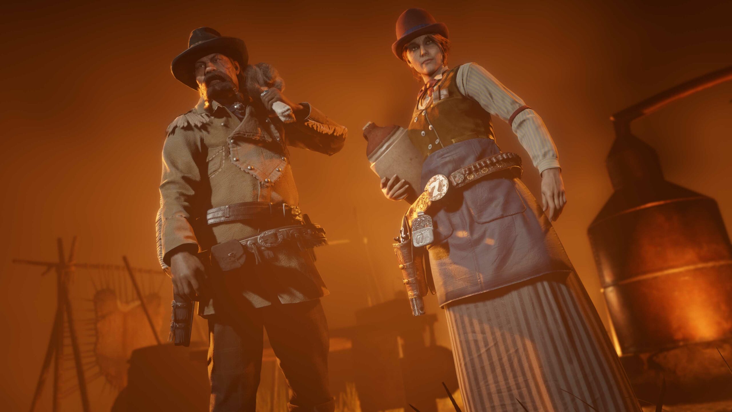 Imagem de dois personagens de Red Dead Online, um está segurando uma garrafa de Moonshine.