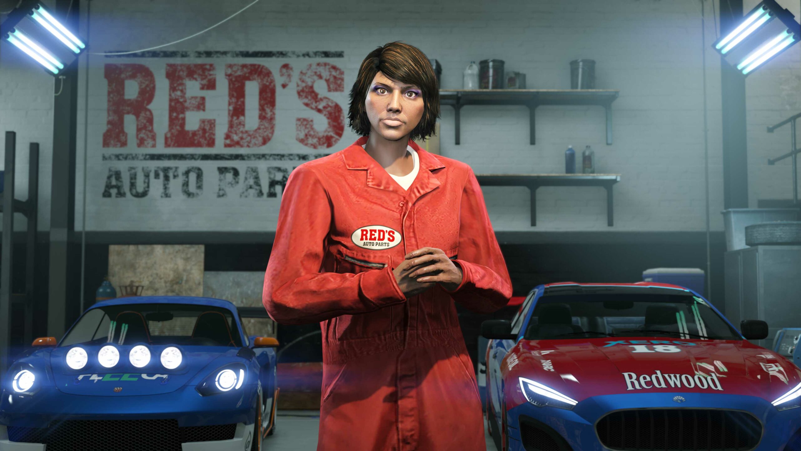 Personagem do GTA Online usando o Macacão Red's dentro de uma garagem.