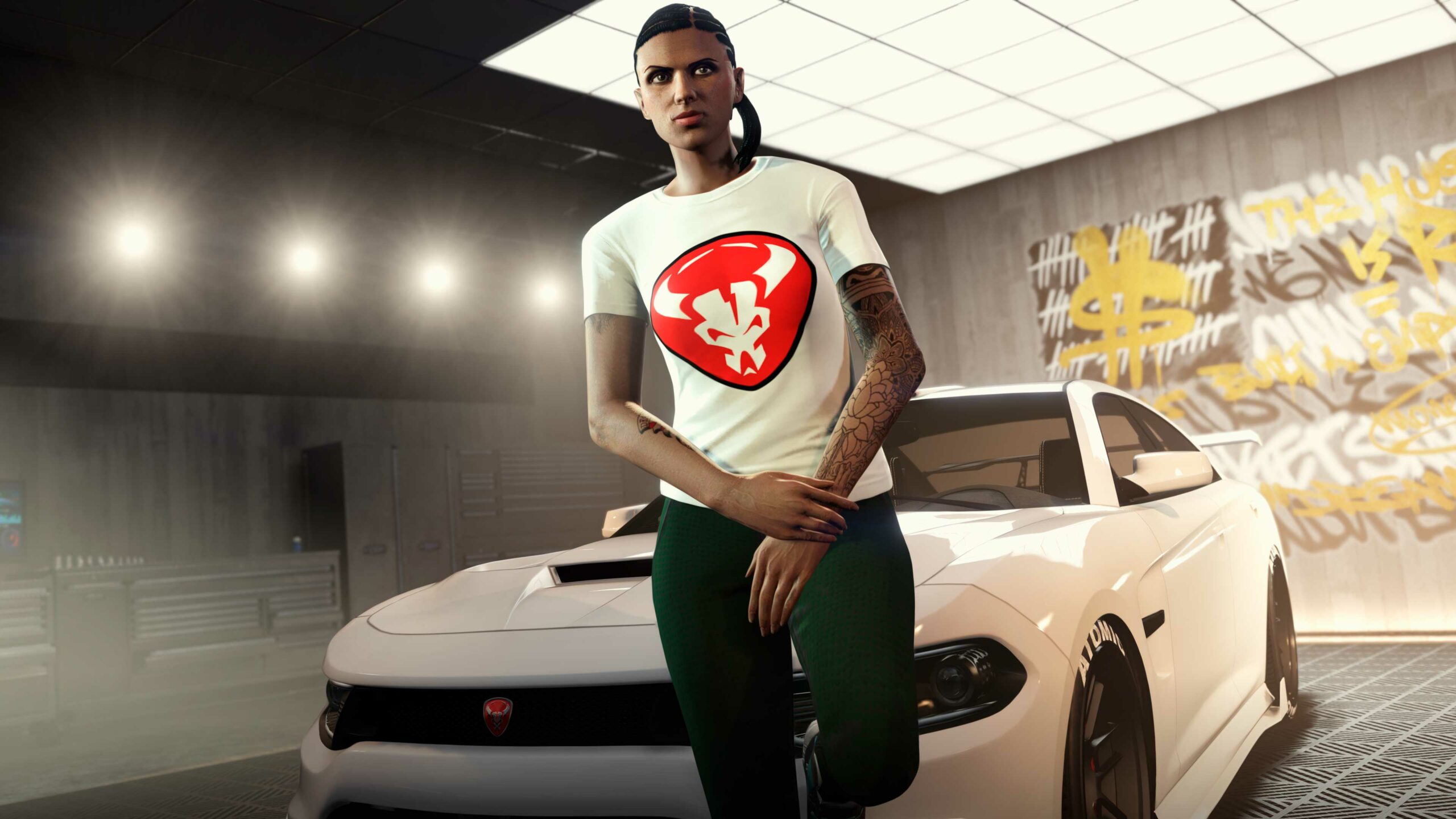 imagem de um personagem no GTA Online usando uma camiseta com o logotipo da Bravado