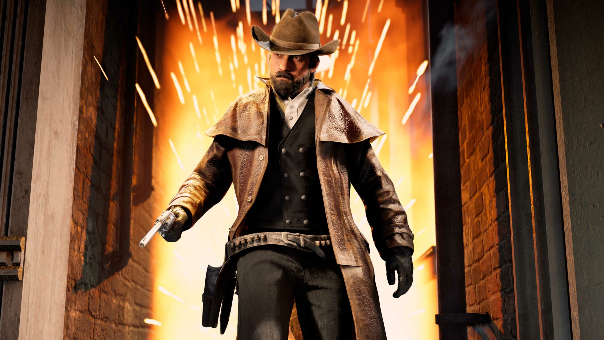 Um personagem de Red Dead Online vestindo o Traje Inspirado na Comunidade, que inclui um chapéu marrom, uma gabardina, um coldre, um colete preto, luvas e calças.